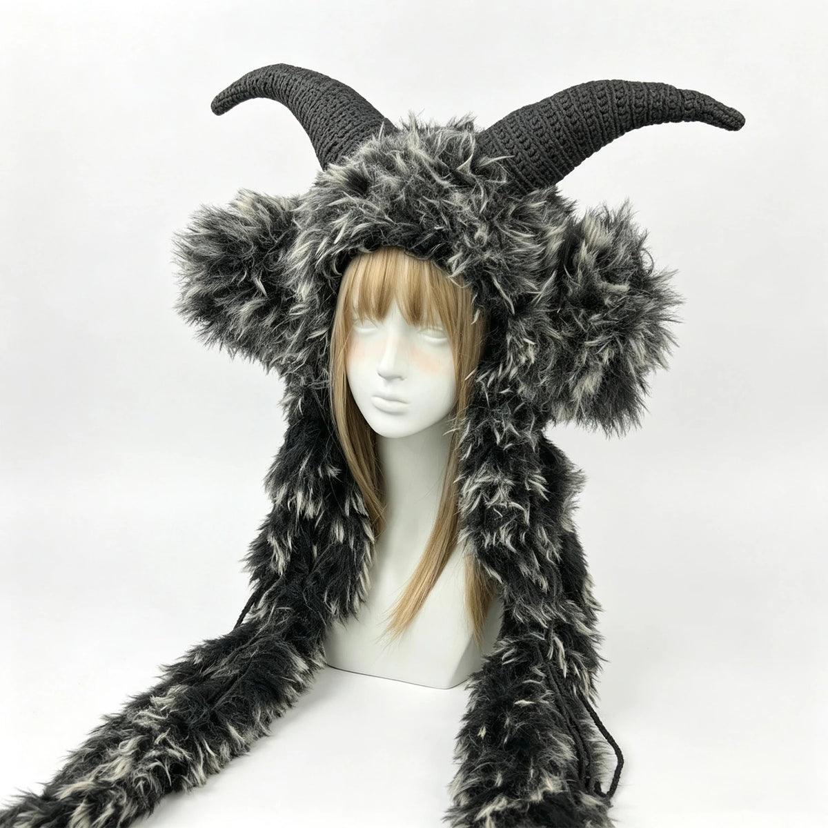Knotwild Black Ram Horn Hood – view 2