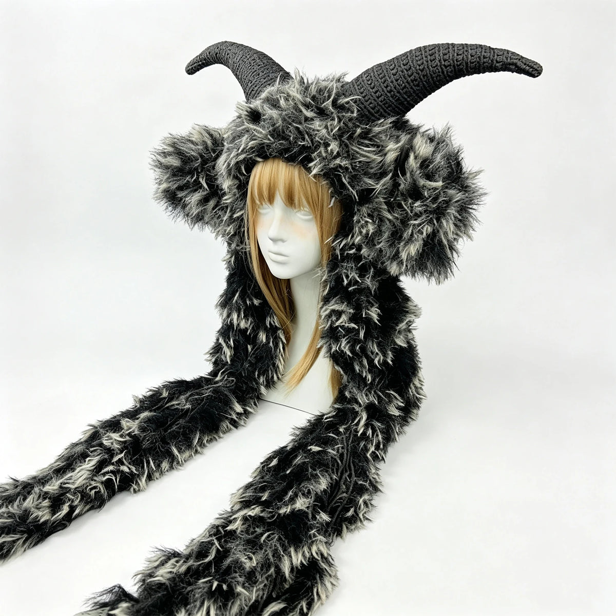 Knotwild Black Ram Horn Hood – view 4