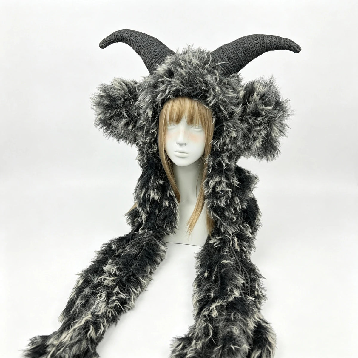 Knotwild Black Ram Horn Hood – view 3